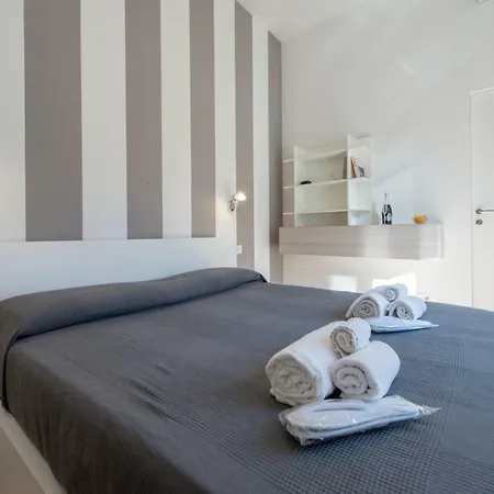 Wagner - Corso Vercelli Apartament